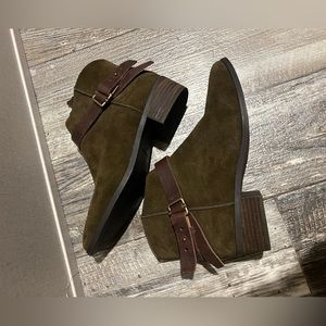 American Rag Brianal olive green Suede ankle boots Women’s size US 8 M NEW
